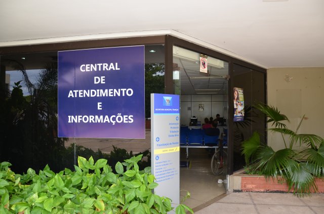 Central de Atendimento da Prefeitura; seis mil são notificados por mês por dever para o município (Foto: Prefeitura de Franca)
